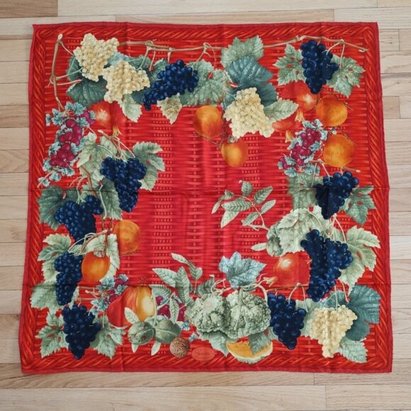 Gucci vintage grapes floral wine silk scarf EUC 34" - Picture 1 of 7